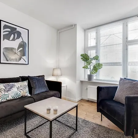Bright In Elegant Osterbro Apartment