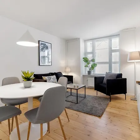 Bright In Elegant Osterbro Apartment Copenhagen
